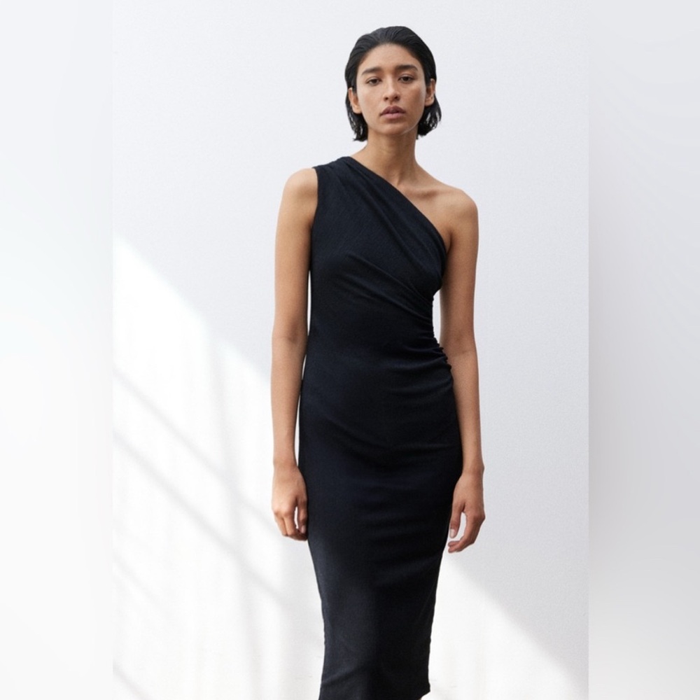 H&M Black One-Shoulder Dress